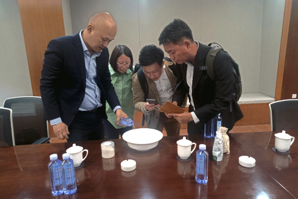 世界500強(qiáng)公司伊藤忠商事株式會社蒞臨國投盛世沸石產(chǎn)業(yè)基地考察合作