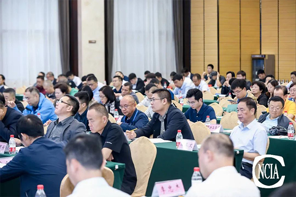 國投盛世董事長劉嚴蓬作為協(xié)會監(jiān)事長受邀參加2023亞太國際涂料產(chǎn)業(yè)發(fā)展大會-國投盛世